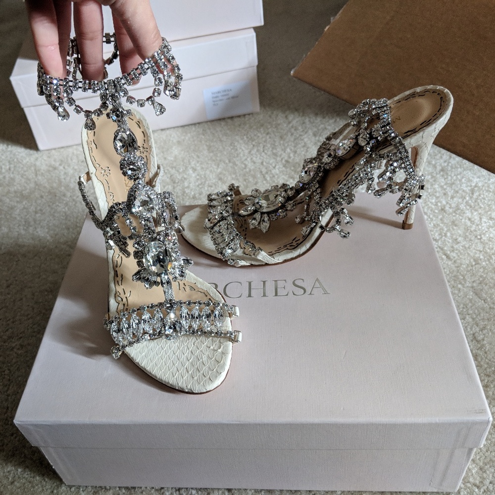 NIB Marchesa Grace White Elaphe Crystals sz 36